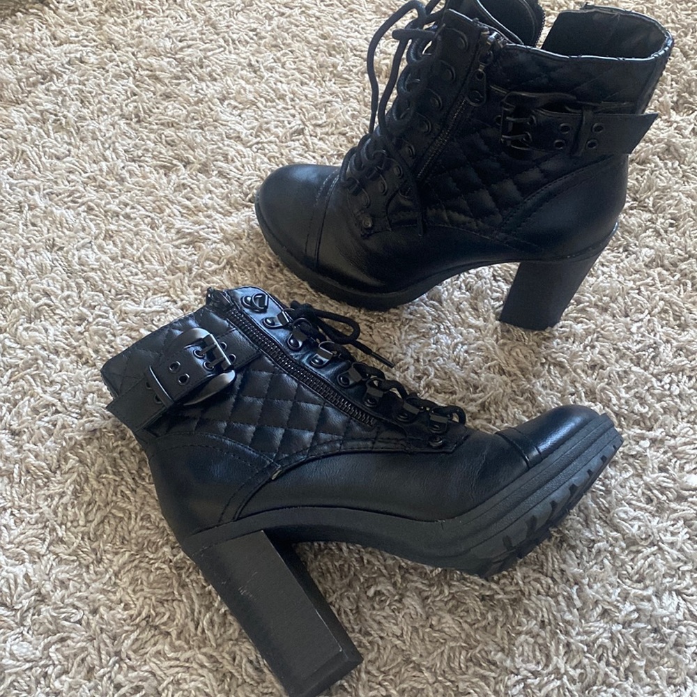 Heeled boots